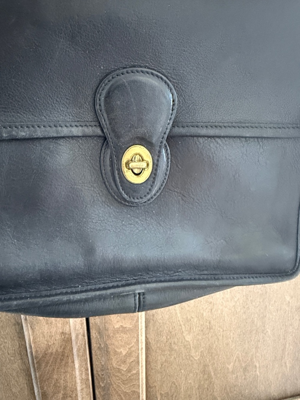 Coach Authentic Vintage Willis Bag. Black Leather. Brass Hardware. - Picture 3 of 14
